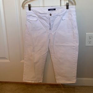 White Bermuda shorts, size 8